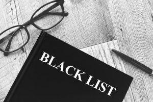 ブラックリストに載るとどうなる？スマホやPCで確認する方法も解説！
