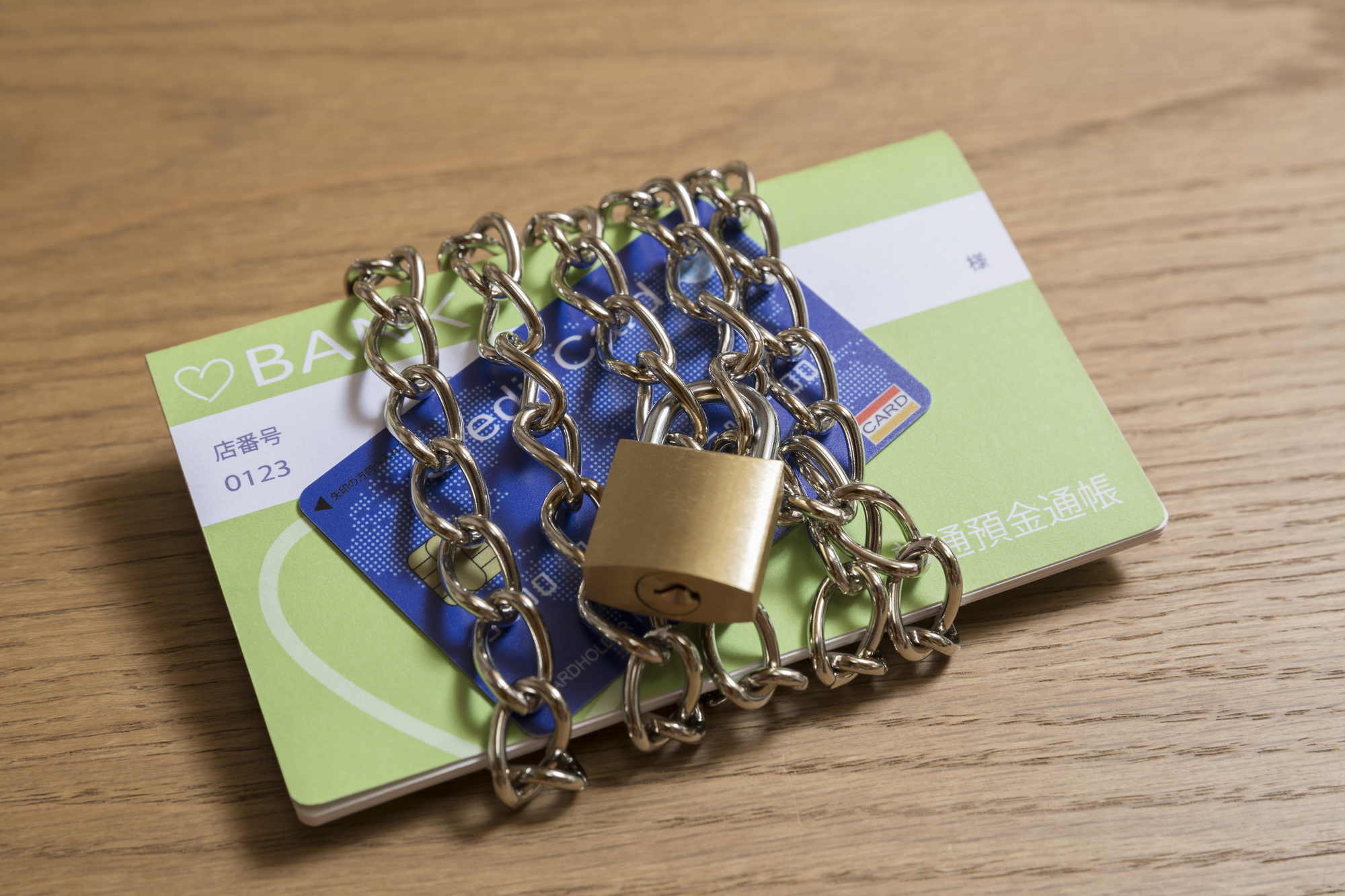 任意整理で口座凍結される？注意点や対処法を解説