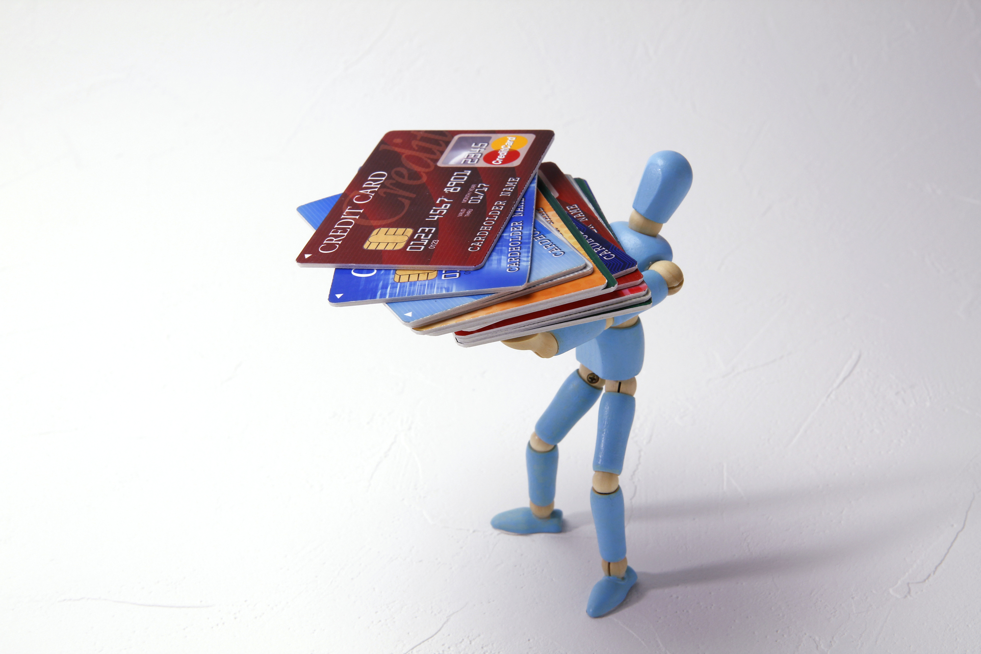 自己破産後の人生はどう変わる？生活への影響や注意点を解説！