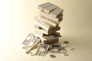 自己破産にはどんなメリットとデメリットがある？自己破産者の体験談もチェック